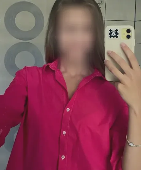 Andrea, 27