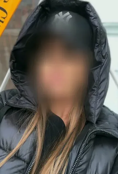 Cara, 32