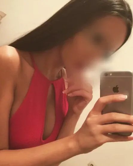Claudia, 29