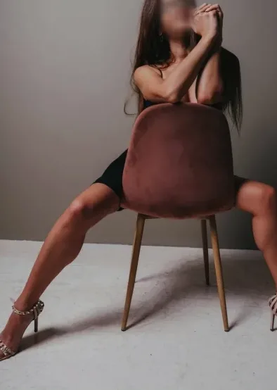 Claudia, 38