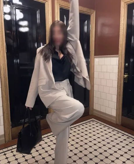 Ela, 29