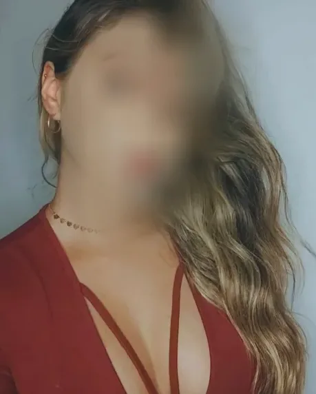 Nadine, 23