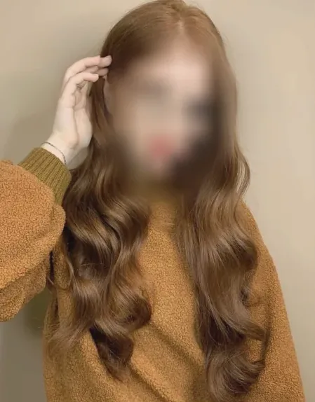 Pauline, 24